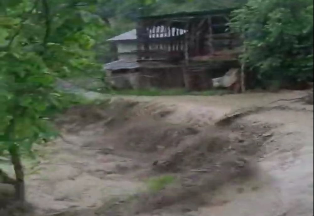 INHGA: RISC DE VIITURI ȘI INUNDAȚII ÎN 13 JUDEȚE DIN ROMÂNIA PÂNĂ SÂMBĂTĂ