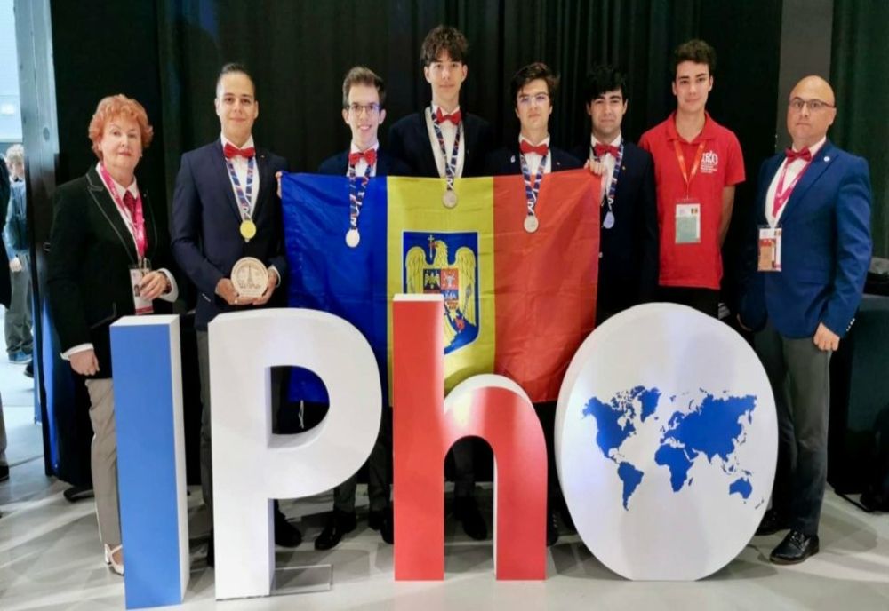 ELEVII ROMÂNI AU OBȚINUT O MEDALIE DE AUR, PATRU DE ARGINT ȘI DOUĂ PREMII SPECIALE LA OLIMPIADA INTERNAȚIONALĂ DE FIZICĂ