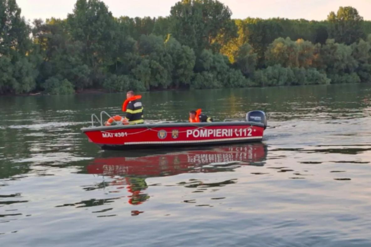 Intervenție de urgență în Prahova: bărbat dispărut după ce a căzut din barcă pe o baltă piscicolă