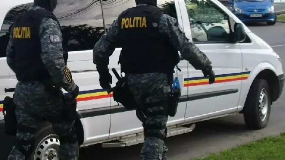 Descinderi de amploare în Ploiești și București, într-un caz de proxenetism: ce au descoperit polițiștii