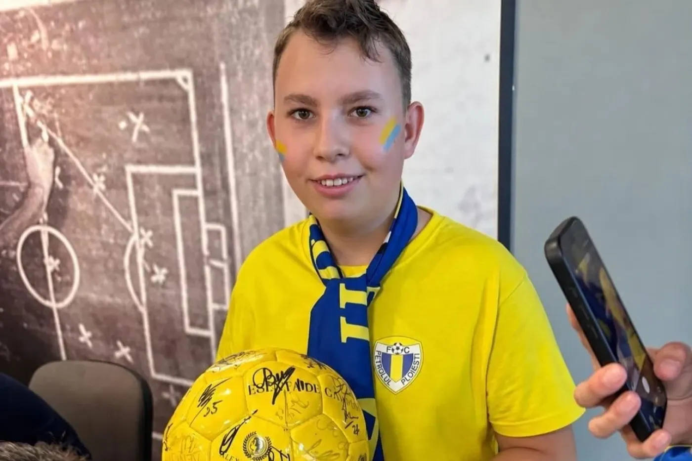 Denis, băiatul de 13 ani care are nevoie de o nouă operație. Scolioza severă îi pune viața în pericol