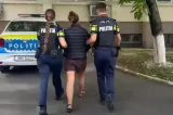 Și-a incendiat casa după o ceartă cu soțul. Patru mașini au ars - VIDEO