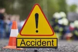 Accident în Prahova. Patru persoane, între care un copil, au ajuns la spital după ce mașina a lovit un stâlp