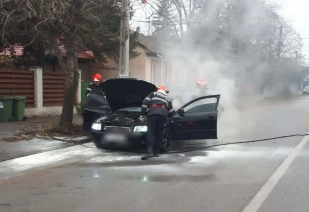 FOTO Autoturism în flăcări la Mizil