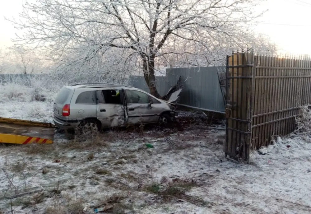 Cinci accidente la Moara Nouă, pe DN1A, din cauza poleiului