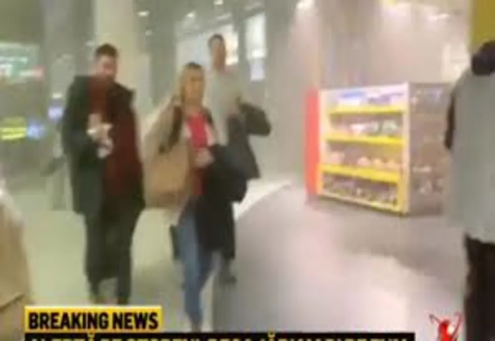 Panică pe aeroportul Otopeni din cauza unui incendiu. 500 de oameni au fost evacuați