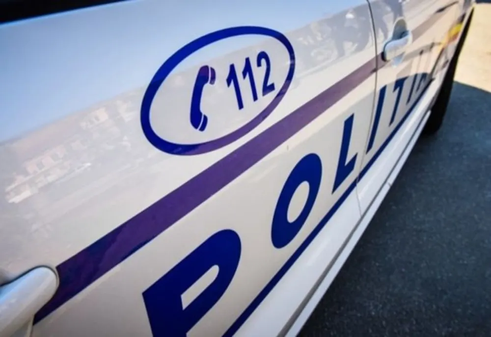 Scandal într-un apartament din Ploiești: trei persoane aflate în izolare la domiciliu au dat chef