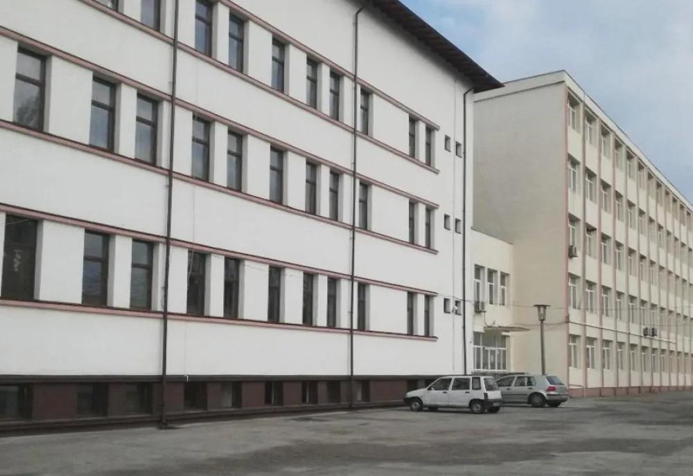 Coronavirusul transformă un fost liceu din Ploiești în centru pentru persoanele fără adăpost