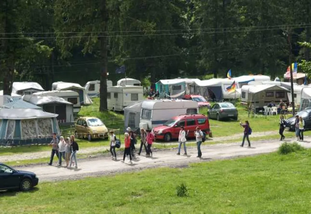 Rulotele și corturile, interzise pe Valea Cerbului din Bușteni