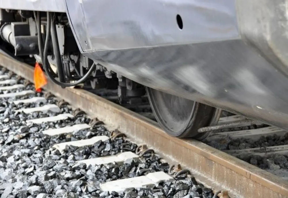 Autospecială de Poliție Locală, lovită de tren în Prahova!
