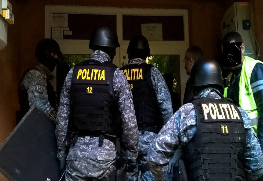 Descinderi la traficanți de migranți din Dâmbovița și Prahova  