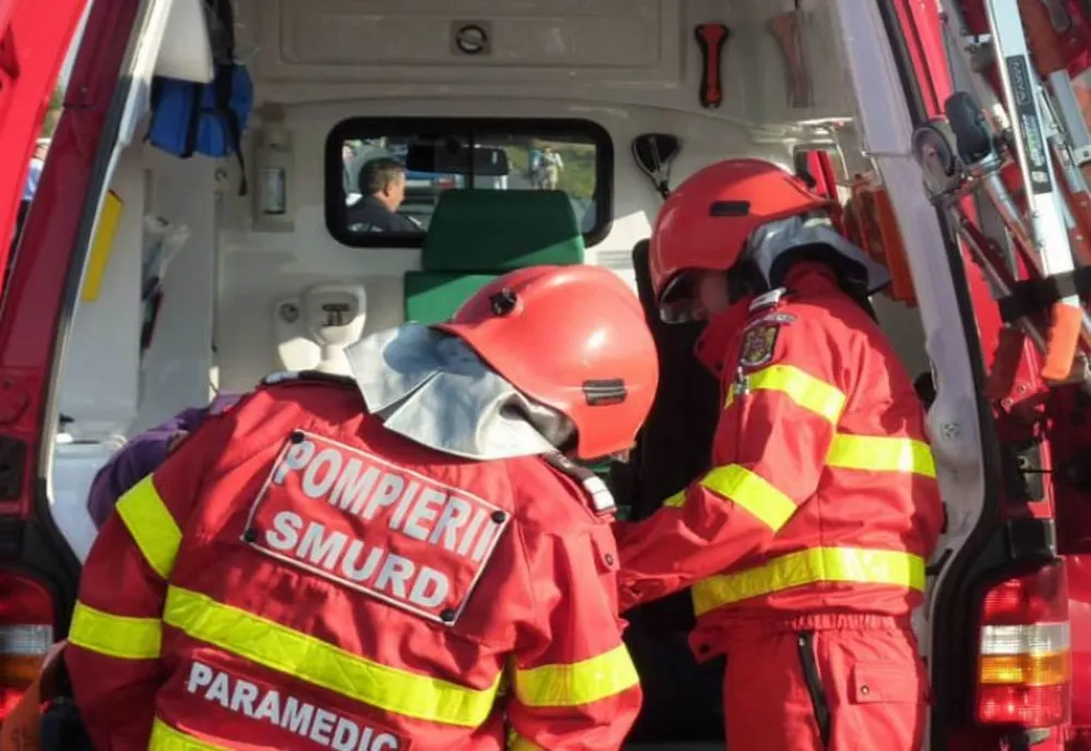 Muncitor căzut de pe un acoperiș, la Ploiești
