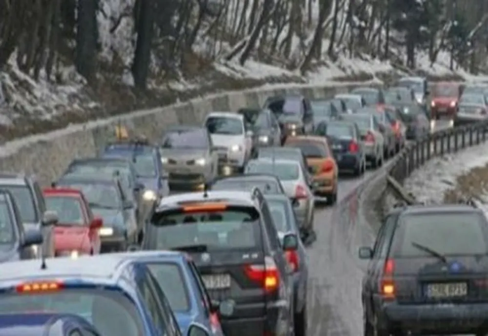 Coloane de mașini pe DN 1, în diferite zone