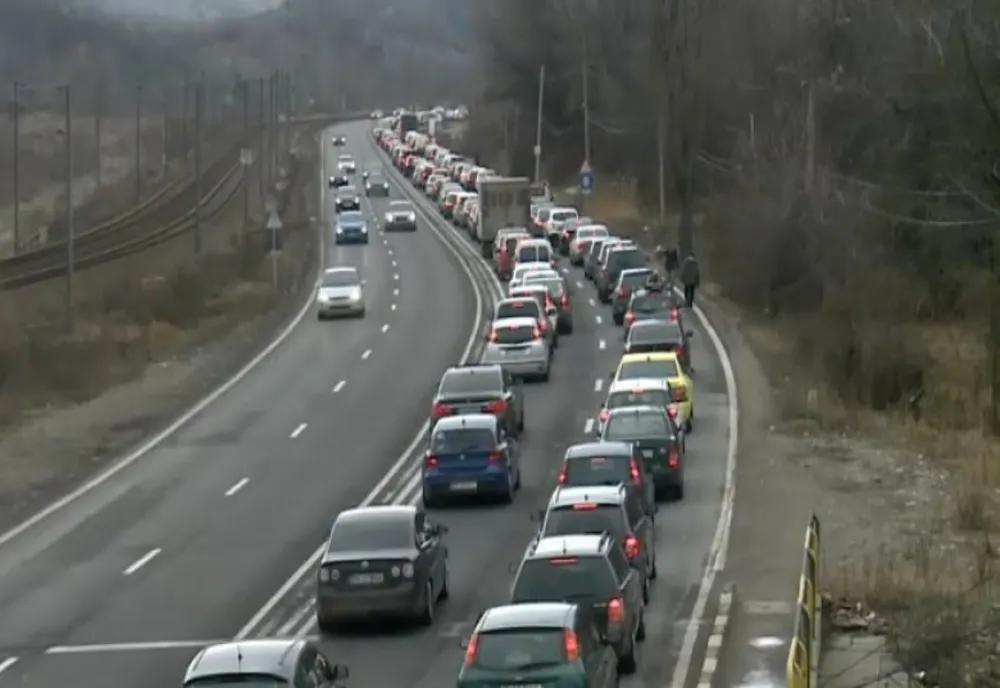 Coloane de mașini pe DN 1, sensul de mers spre Ploiești. Rute alternative