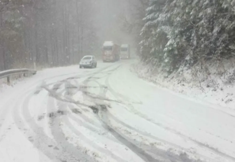 Circulație îngreunată pe DN 1A, în Prahova, din cauza viscolului