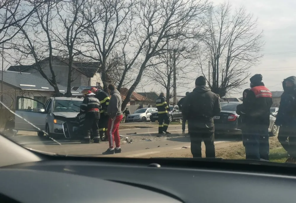Două accidente în Prahova, pe DN1 și DN1A. 5 autoturisme și 15 persoane sunt implicate