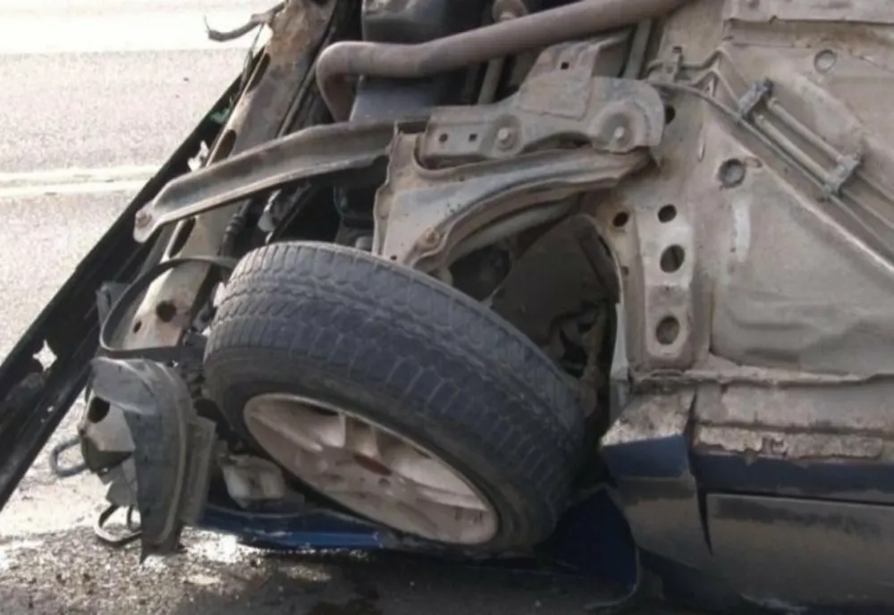 O femeie şi un copil au fost răniţi după ce maşina în care se aflau s-a răsturnat, pe DN1, în Prahova