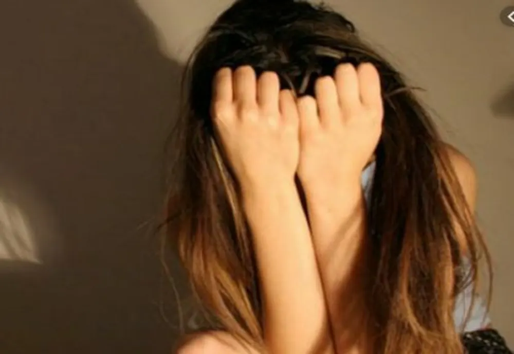 Bărbat reținut de procurorii din Prahova după ce a racolat şi exploatat sexual o minoră