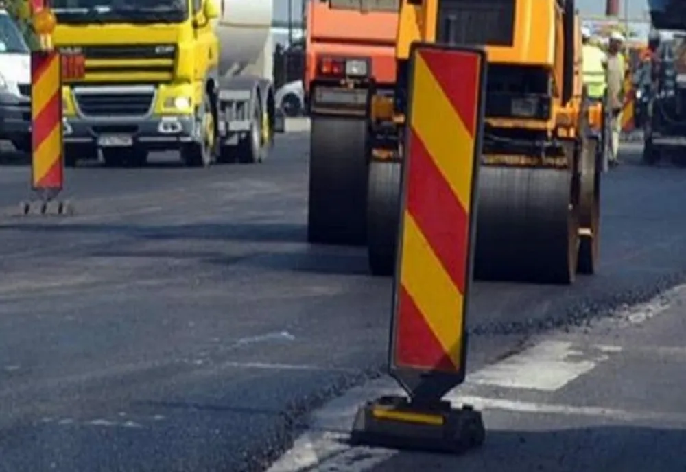 Trafic rutier restricționat pe DN1 la Sinaia. Au loc lucrări de asfaltare