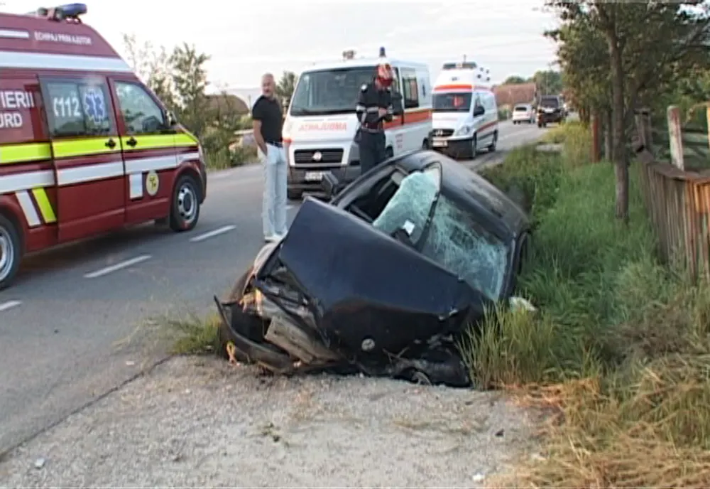 Accident la Poiana Câmpina. Un autoturism a intrat într-un cap de pod