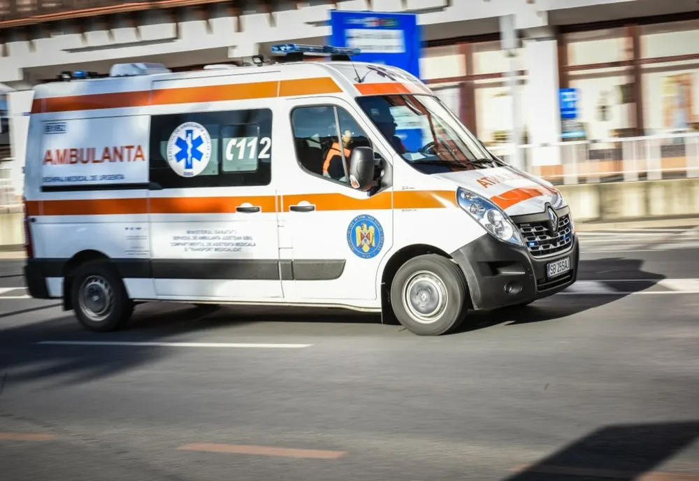 Alertă într-o tabără din stațiunea Cheia. Opt copii și însoțitoarea lor acuză dureri de cap, de burtă și greață