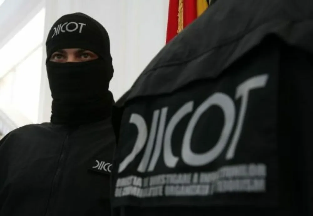 Prahova. Trei persoane reţinute de DIICOT pentru înşelăciune şi fals în dosarul care vizează angajaţi ai Rompetrol  Rafinărie 