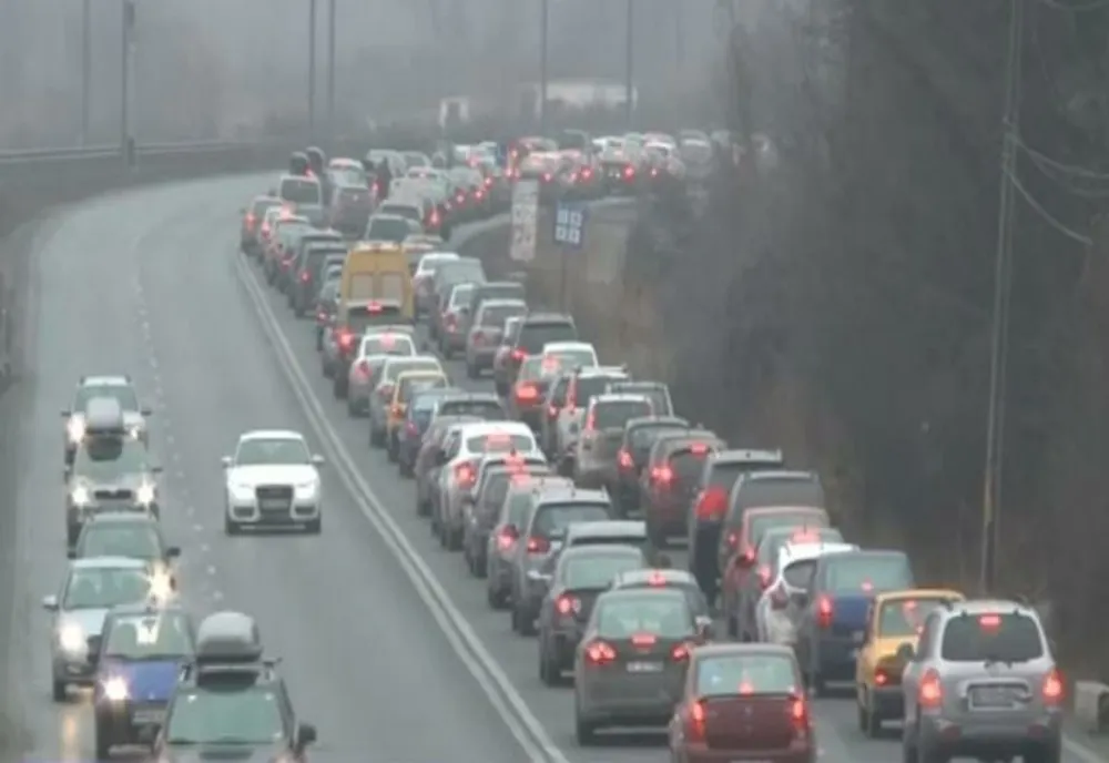 Se circulă bară la bară spre stațiunile de pe Valea Prahovei