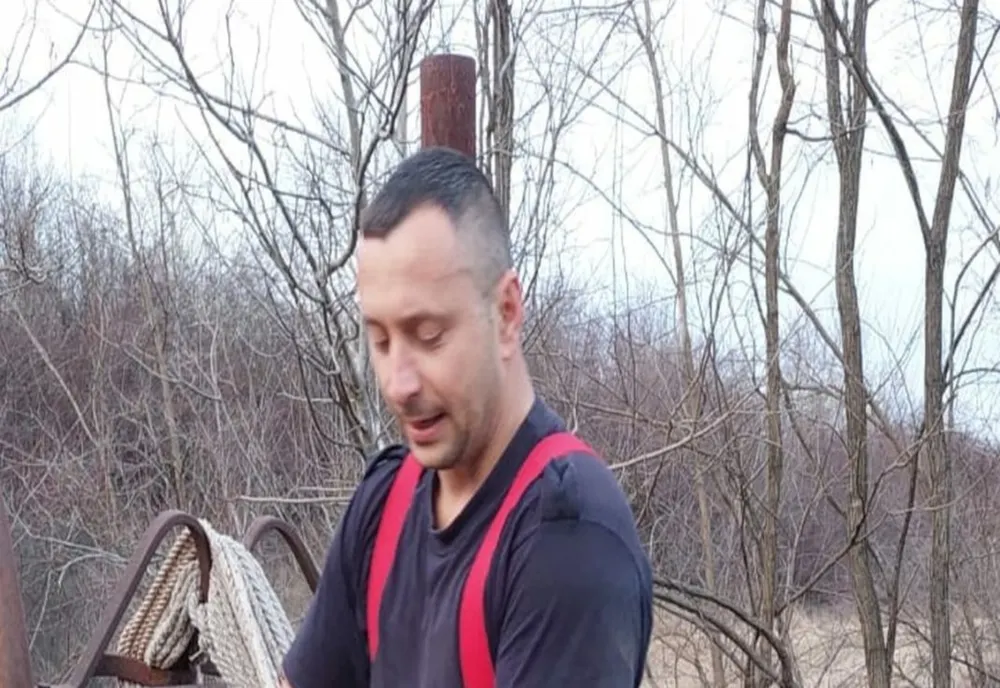 Ied salvat de pompierii prahoveni dintr-o fântână adâncă de 15 metri