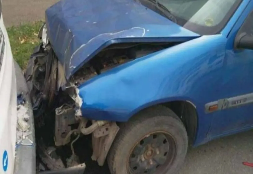Prahova. Accident cu două mașini implicate, luni dimineață, în Bărcăneşti