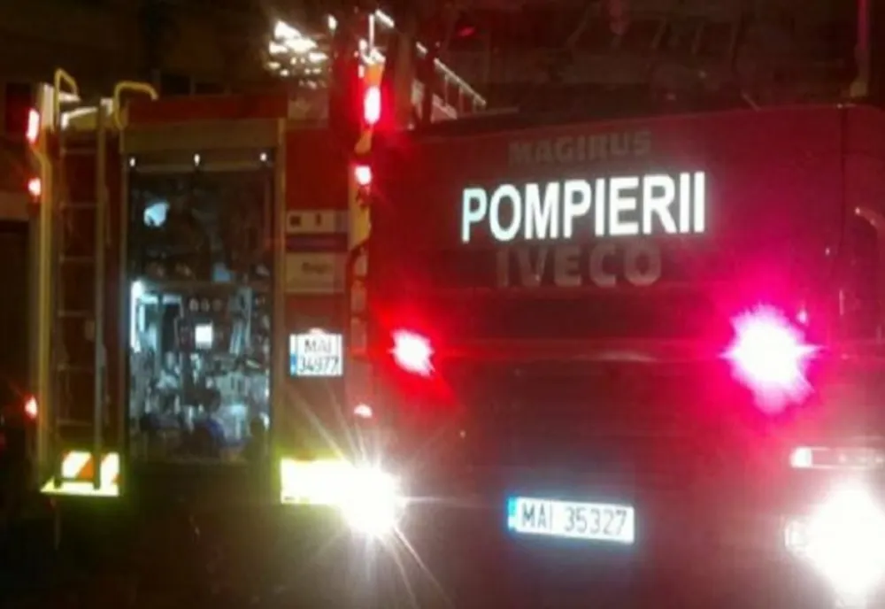 Incendiu în Bușteni. Un bătrân a ajuns la spital