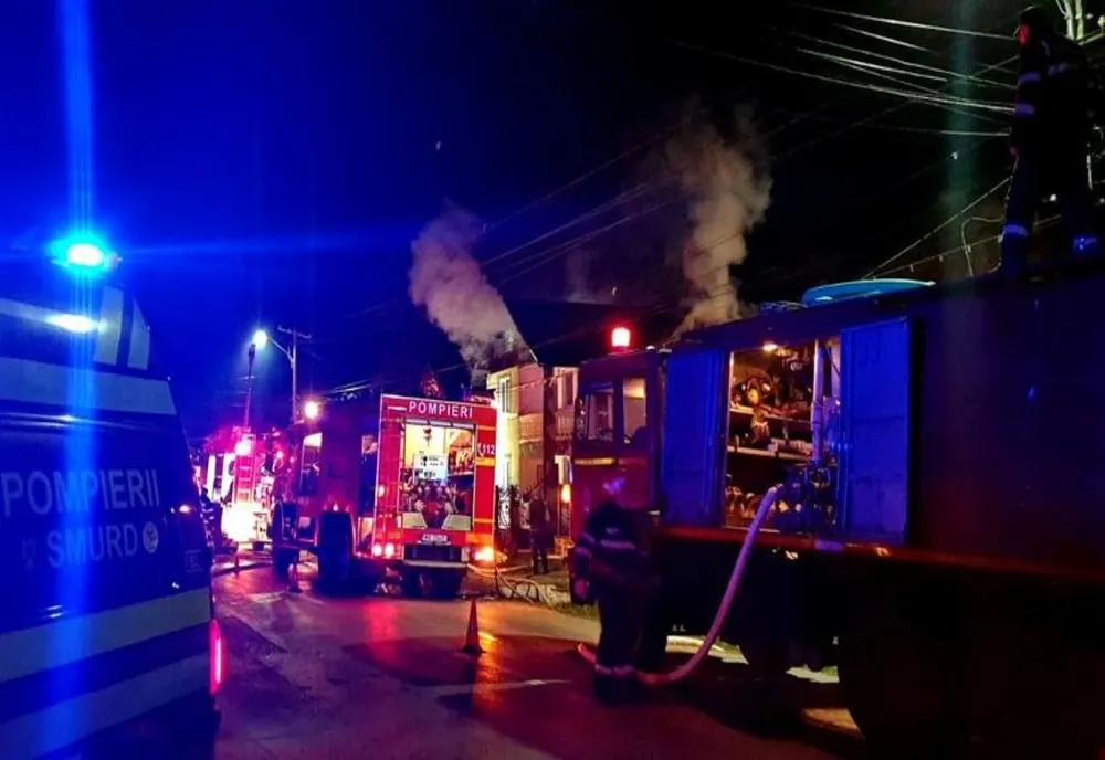 Incendiu violent azi noapte la fostul dispensar veterinar din Băicoi