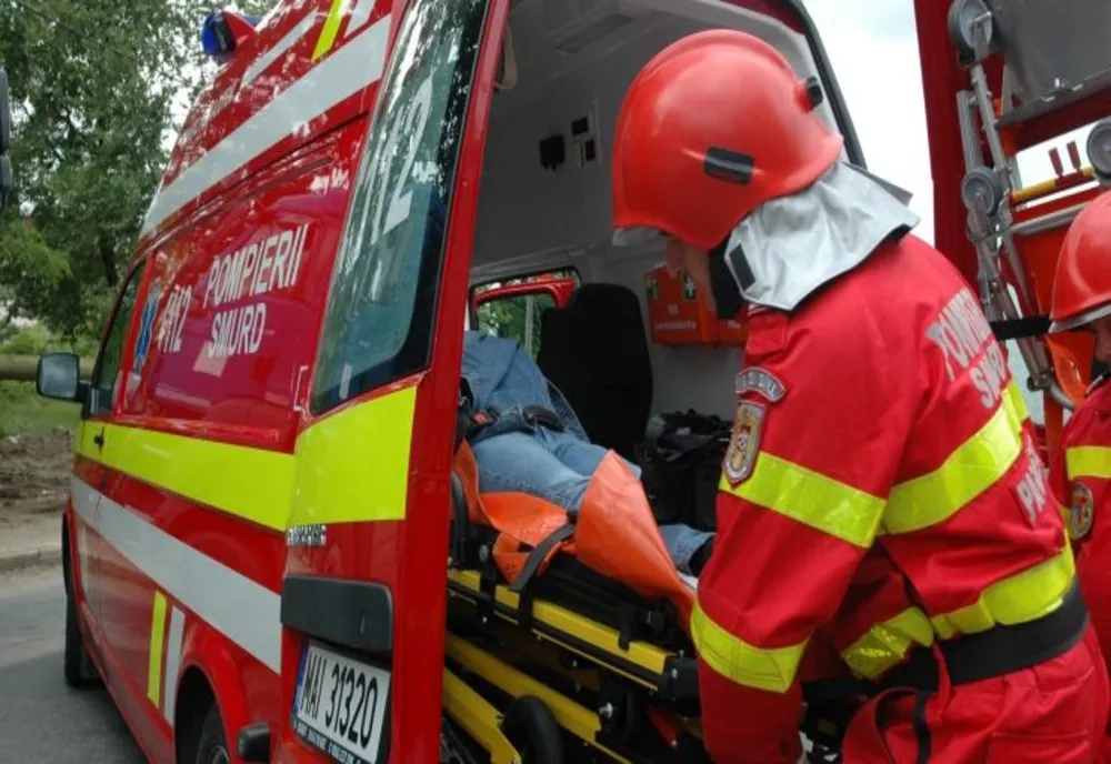 Prahova. Persoană transportată de urgenţă la spital după ce s-a autoincendiat