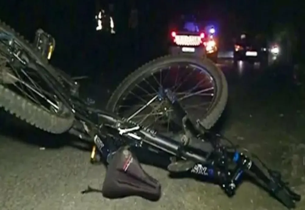 Biciclist decedat pe DN 1A, după ce a fost acroşat de un autoturism