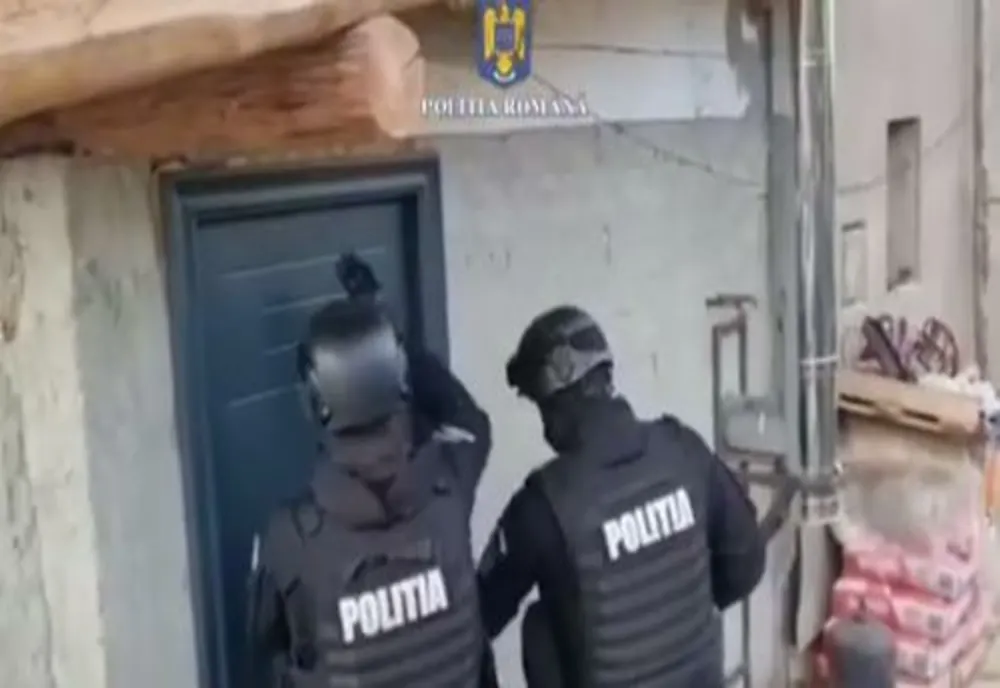 Percheziții ale polițiștilor prahoveni în Ialomița, la persoane bănuite de furt- VIDEO