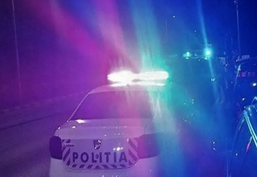 Prahova. Urmărire terminată cu accident, aseară, în Ploiești. Bărbatul aflat la volan nu avea permis