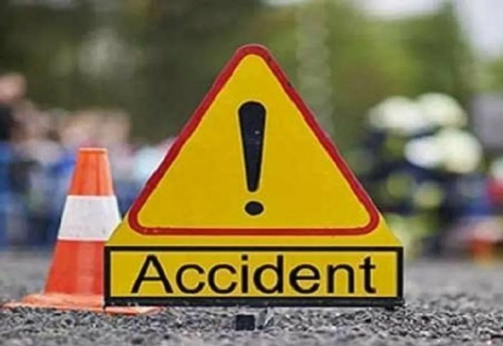 Accident pe DN1B, la Bucov. Un şofer a lovit un parapet după ce i s-a făcut rău la volan
