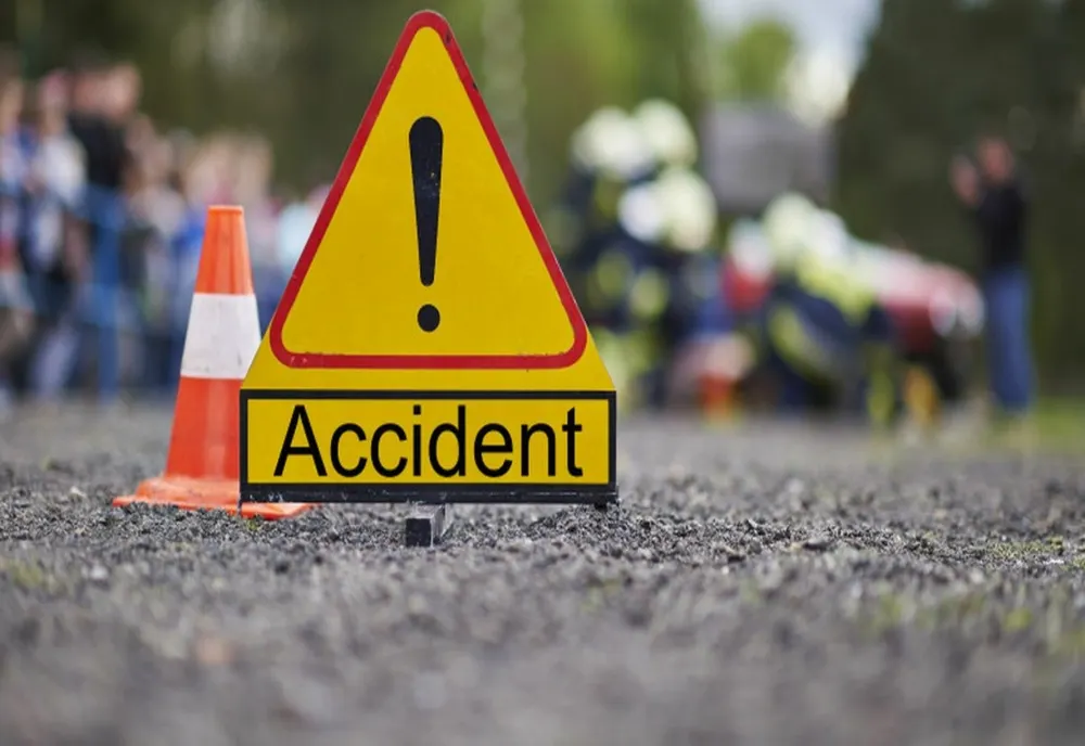 Accident pe DN1, în zona intersecției de la Cornu. La fața locului se deplasează un elicopter SMURD