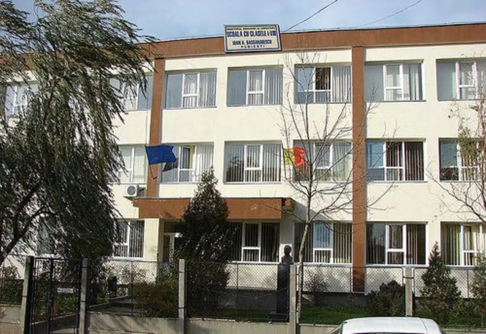 Elev de 12 ani de la şcoala ”I.A. Bassarabescu”prins cu un pistol cu bile!