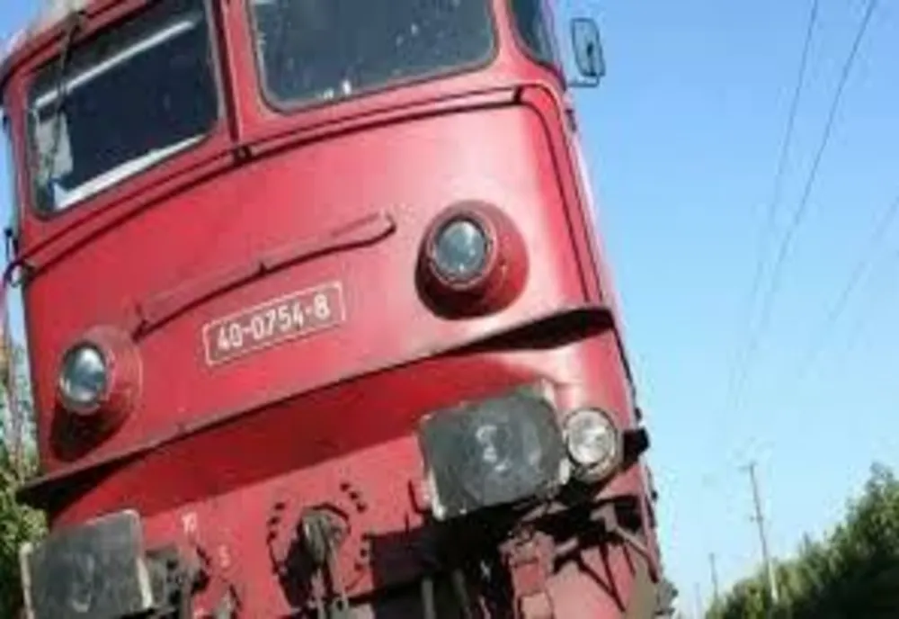 Accident feroviar în Prahova. O mașină a fost lovită de un tren de călători