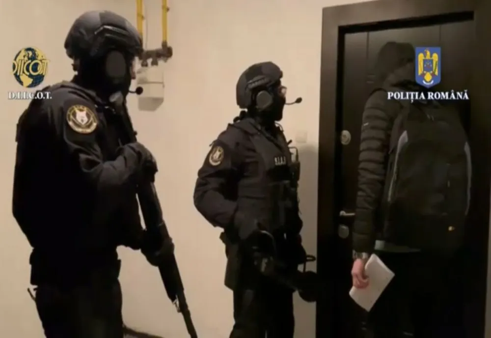Percheziţii ale poliţiştilor din Prahova la suspecţi de furturi şi infracţiuni rutiere din Dâmboviţa