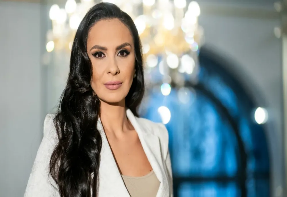 Alexandra Păcuraru: Am ieșit să protestez pașnic în fața ambasadei Ucrainei pentru părintele Jar și am fost scârbită de atitudinea ambasadorului și a diplomaților Kievului