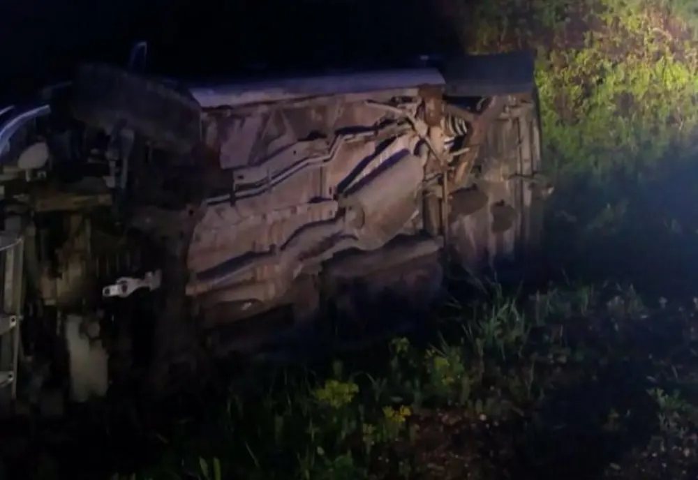 Prahova. Trei tineri răniţi după ce s-au răsturnat cu maşina pe DN 1B