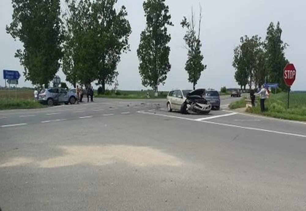 Prahova. Accident pe DN 1D! Sunt două maşini implicate în evenimentul rutier