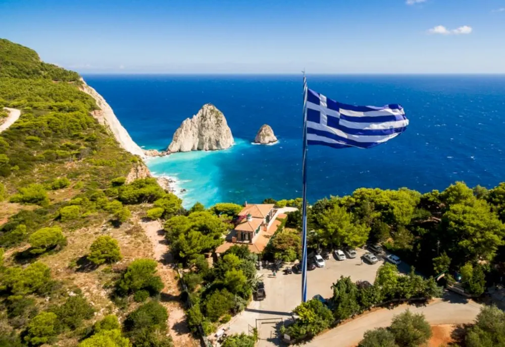 NOI SEISME AU ZGUDUIT DIN NOU INSULA SANTORINI