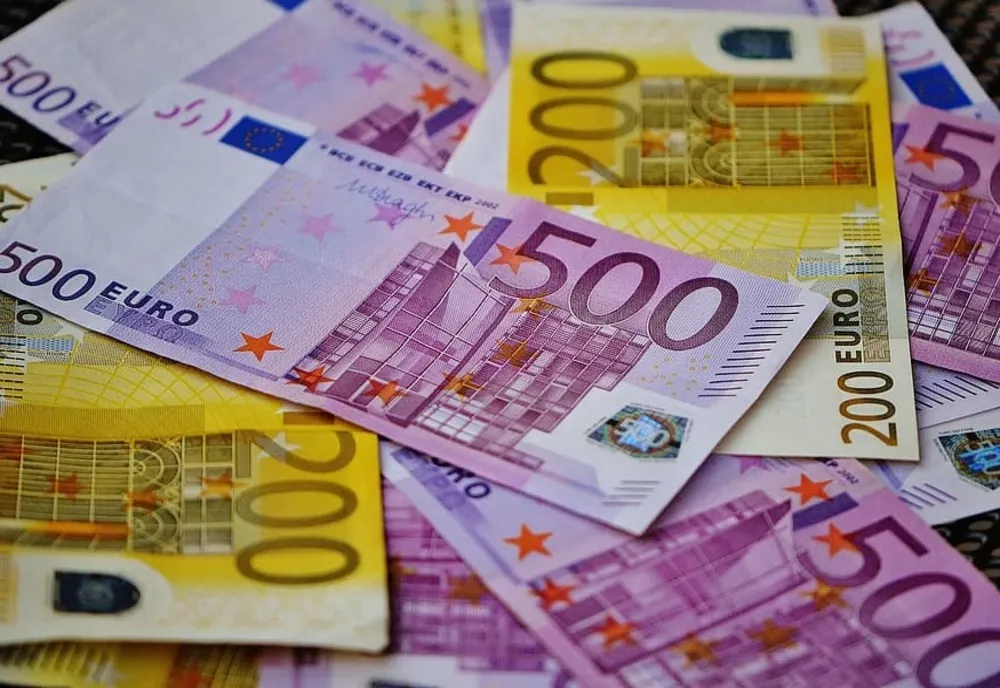 Consultanță de 18 milioane de euro, tocmită în săptămâna Ordonanței austerității. Un consilier din Guvern este marele câștigător: 500.000 de euro, într-o singură zi!