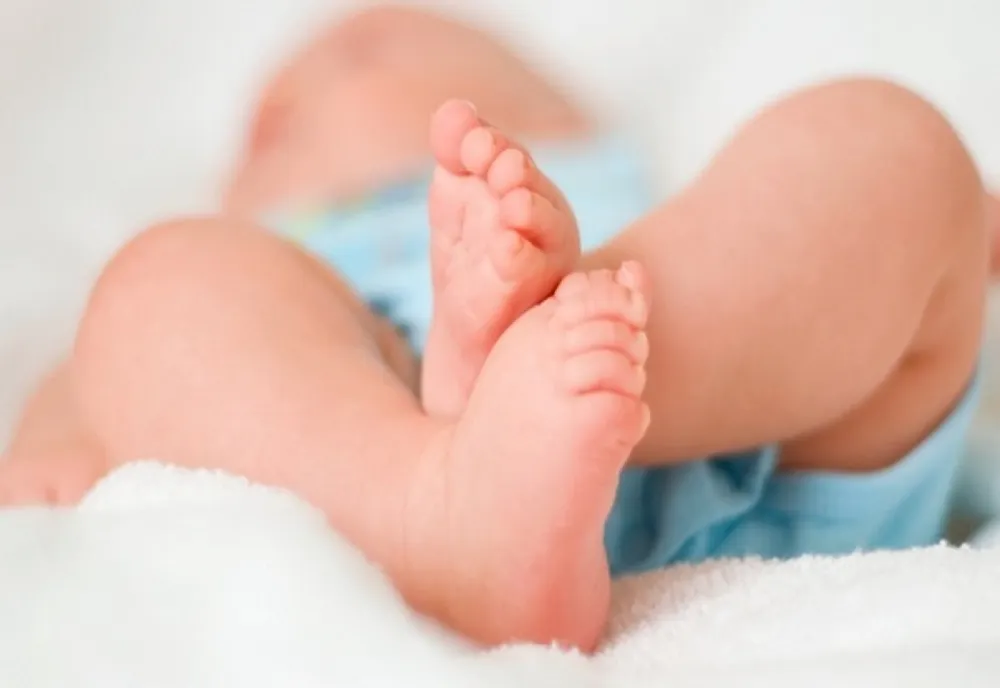 Bebeluș de două luni, în stare gravă la spital, după ce a fost bătut crunt
