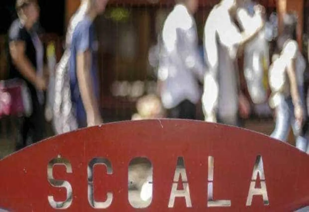 ÎNVĂȚĂTOARE DIN PRAHOVA, ACUZATĂ DE PURTARE ABUZIVĂ FAȚĂ DE UN ELEV DE CLASA A III-A. L-AR FI TRAS DE PĂR