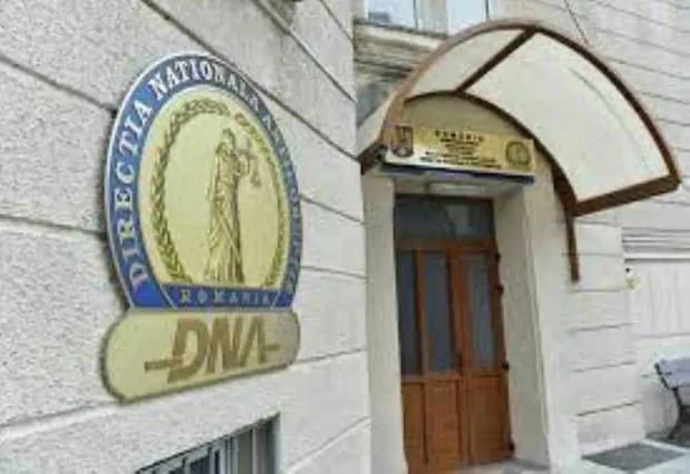 FOSTUL PREŞEDINTE AL CJ, IULIAN DUMITRESCU, ŞI PRIMARUL ORAŞULUI LEHLIU GARĂ - TRIMIŞI ÎN JUDECATĂ DE DNA