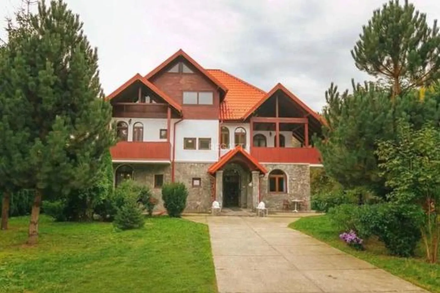 Vila din Sinaia a lui Cornel Dinu