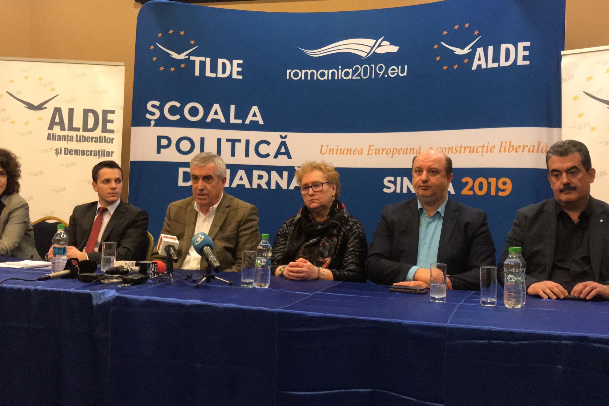 70D931ED-3D3F-49A6-8557-B21765A08403